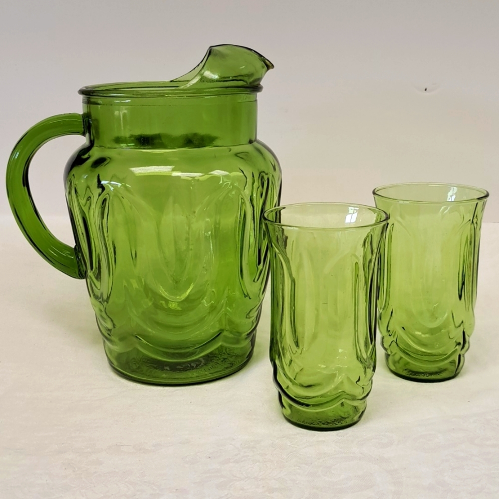 - Vintage Anchor Hocking "Colonial Tulip " pitcher and pair of matching tu…